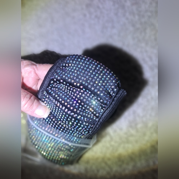 VIDEO/WINTER WARMNESS IN A Colored RINESTONE Steering Wheel Cover - Picture 9 of 9